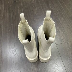 Fashion Steve Madden OffWhite Pull On Ankle Boots Booties Shoes Rubber Wedge 8.5